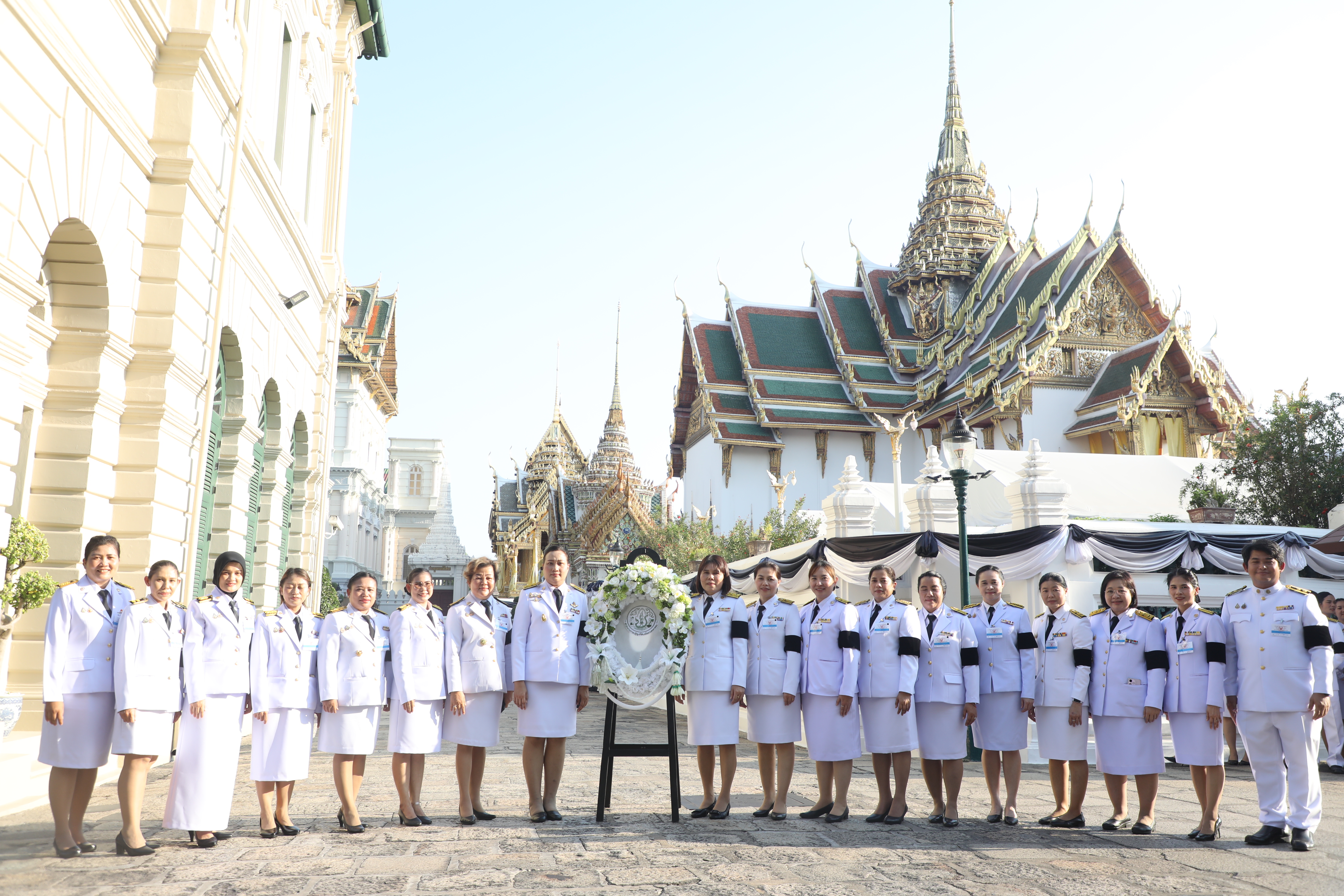 title - สำนักงานการปฏิรูปที่ดินเพื่อเกษตรกรรม รับพระราชทานพระบรมราชานุญาตให้ร่วมเป็นเจ้าภาพบำเพ็ญกุศลถวายพระบรมศพ สมเด็จพระนางเจ้าสิริกิติ์ พระบรมราชินีนาถ พระบรมราชชนนีพันปีหลวง